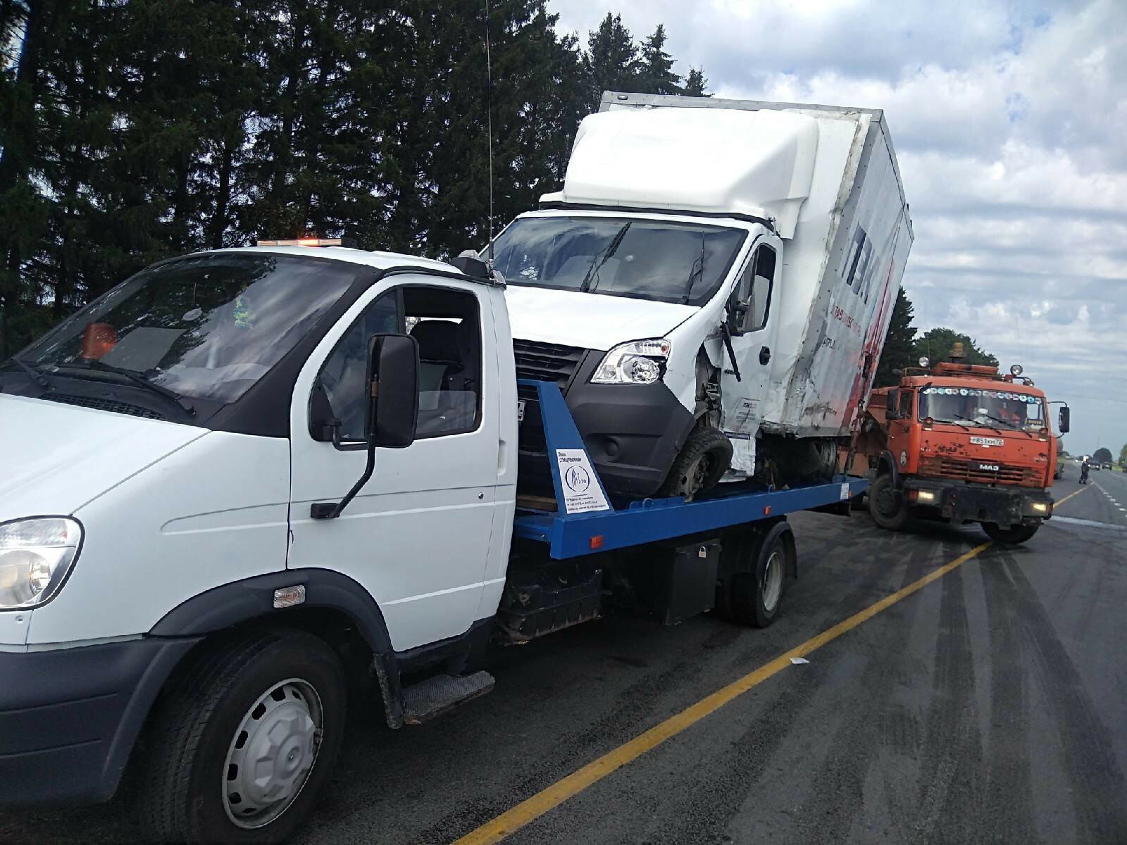 Фото эвакуации грузовика в Екатеринбурге