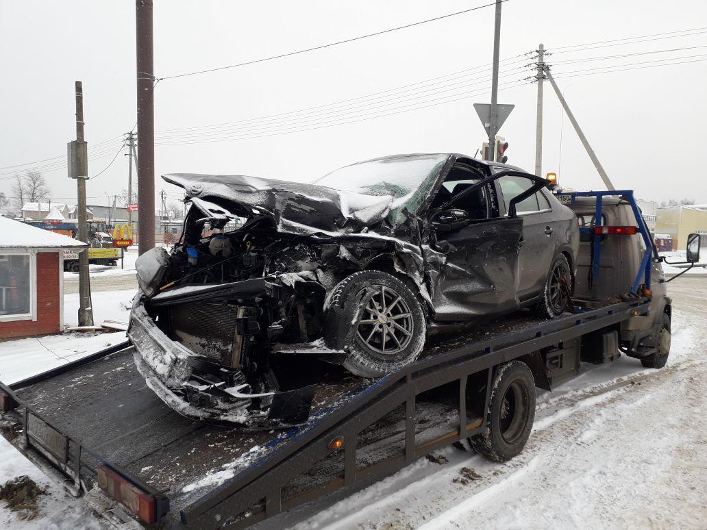 фото эвакуатор разбитого автомобиля